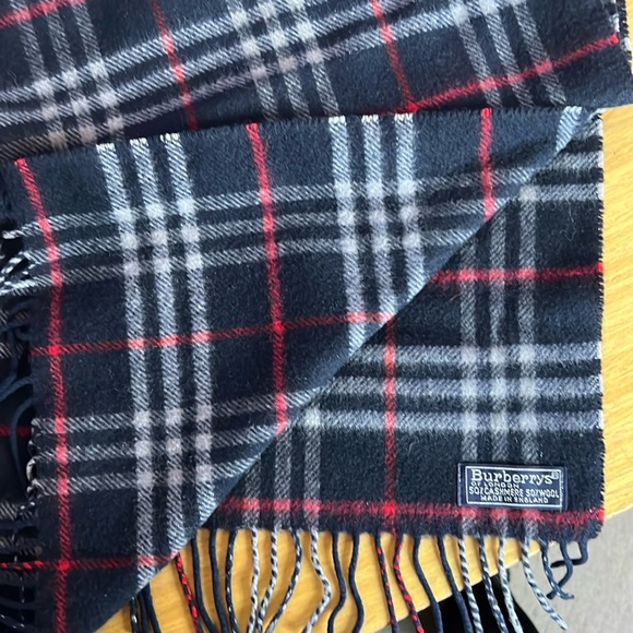 Burberry Check Scarf Navy - unisex - Picture 1 of 3